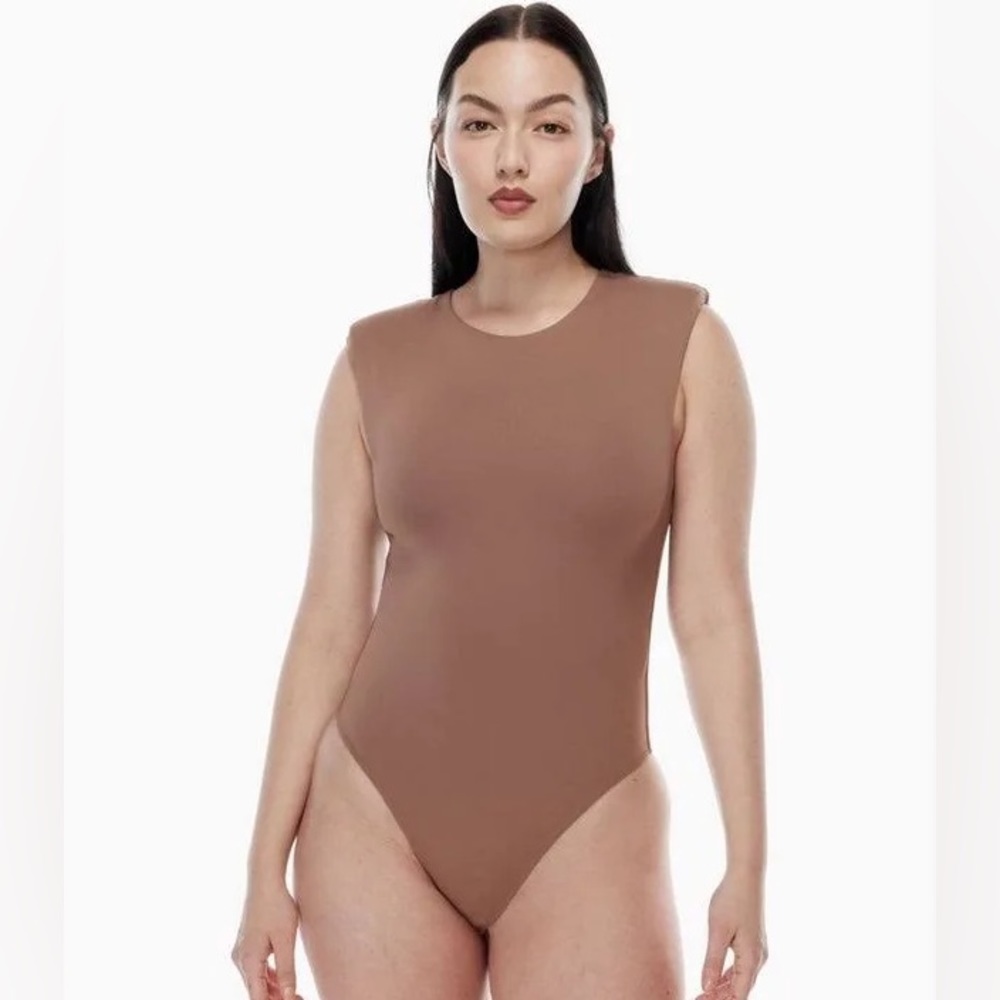 NWT Aritzia Babaton Contour Bodysuit
